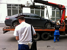 Чем мощнее, тем дороже: эвакуация машин в Москве снова стала платной